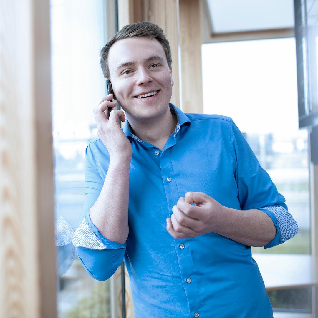 GREIWING Mitarbeiter im Telefonat