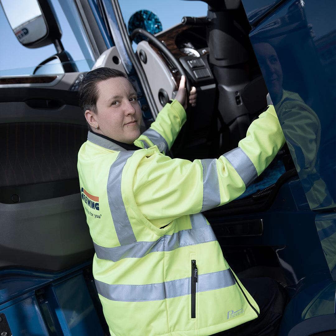 GREIWING Mitarbeiter am LKW