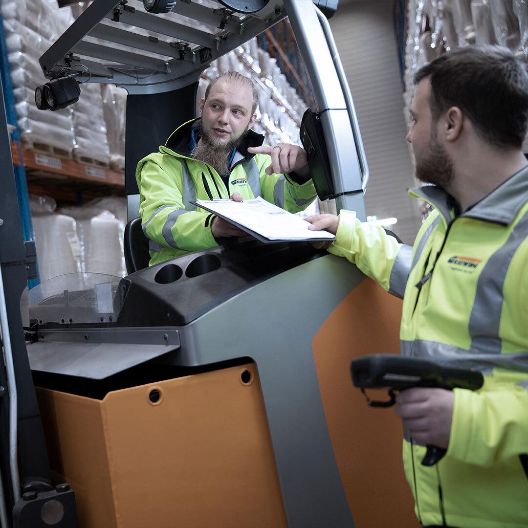 GREIWING Mitarbeiter im Lager