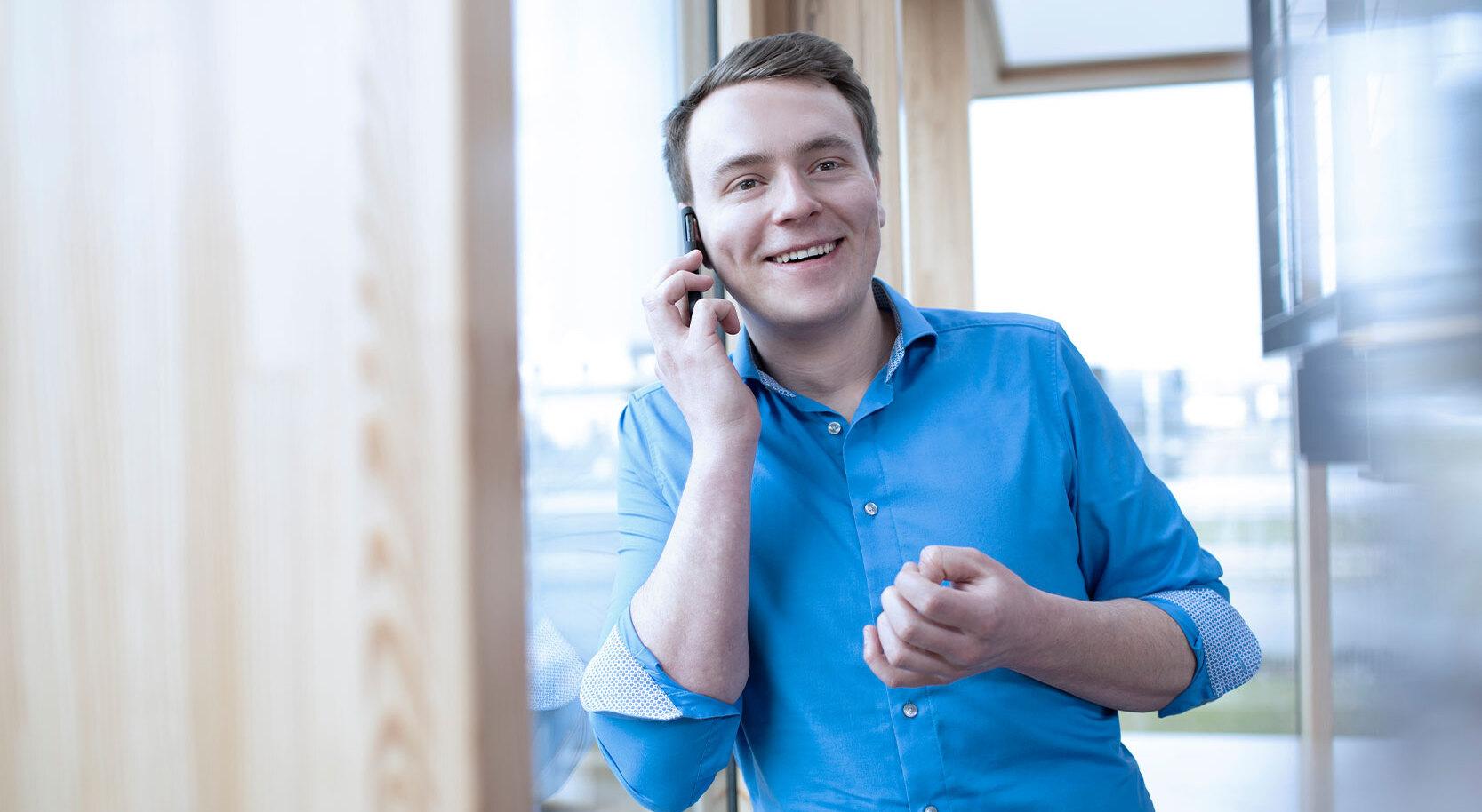 GREIWING Mitarbeiter im Telefonat