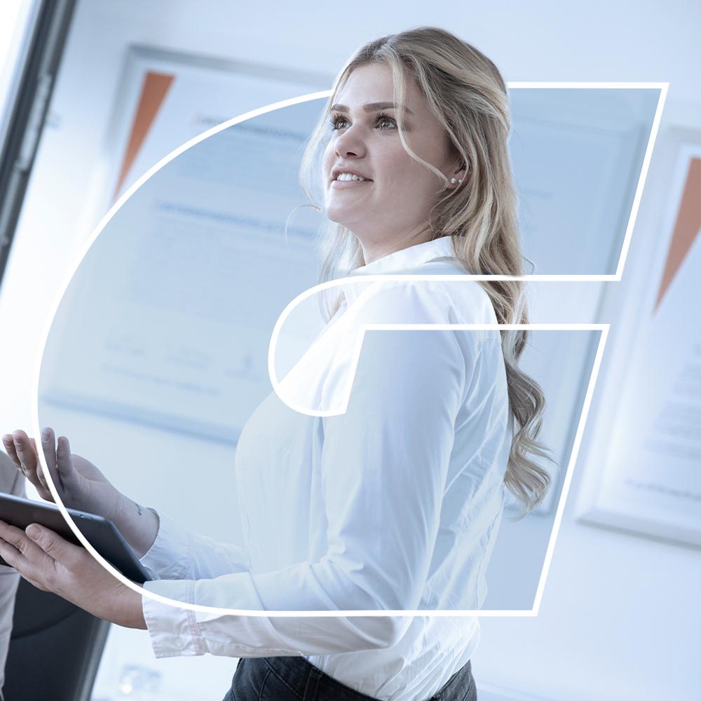 GREIWING Mitarbeiterin im Büro