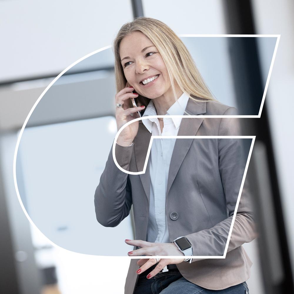 GREIWING Mitarbeiterin im Telefonat