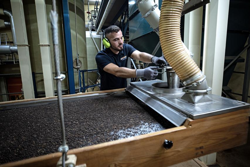 Industrielle Reinigung von Gew&uuml;rzen im Flie&szlig;verfahren bei GREIWING in Hamburg