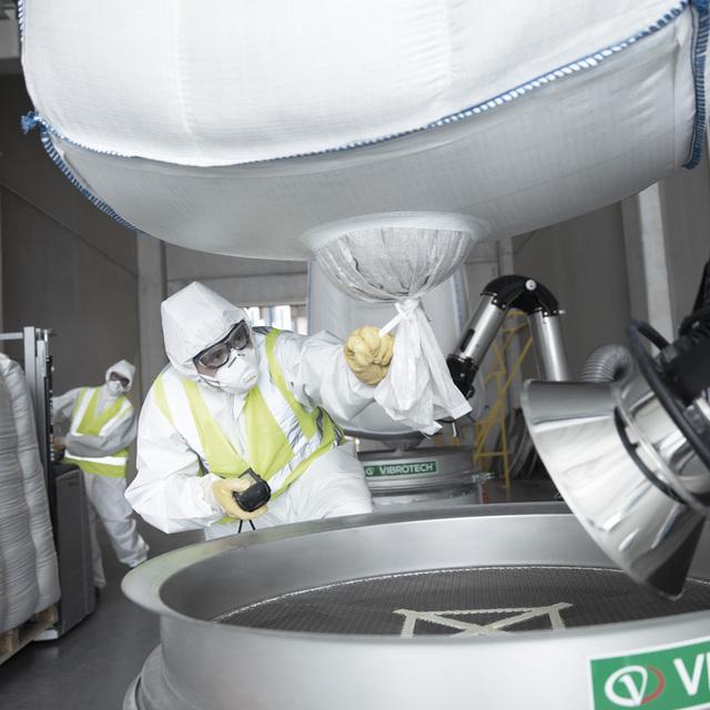 Umfüllen und Silieren von rieselfähigen Produkten