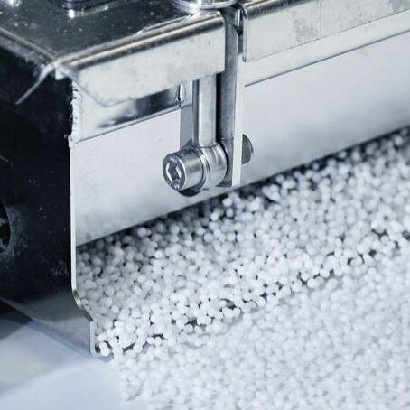 Industrielle Sortierung von Granulat und Kunststoffen