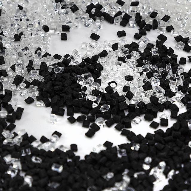 Granulat industriell sortiert und getrennt