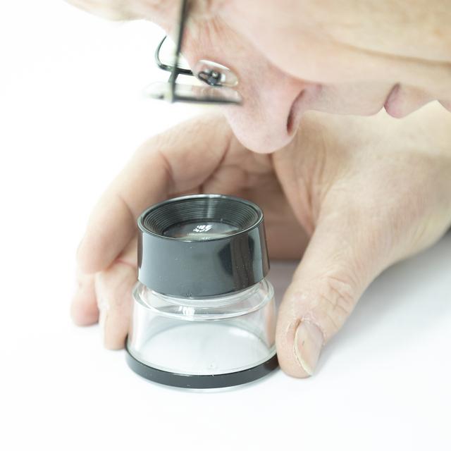 Professionelle Kunststoff- und Granulat-Sortierung