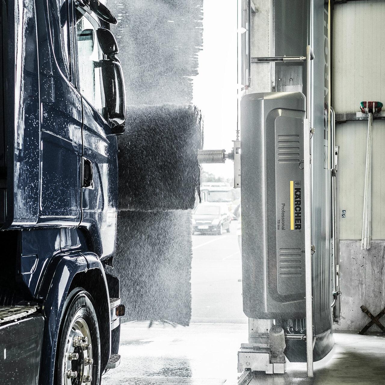 Zugmaschine in Waschanlage Zugmaschine in Waschanlage